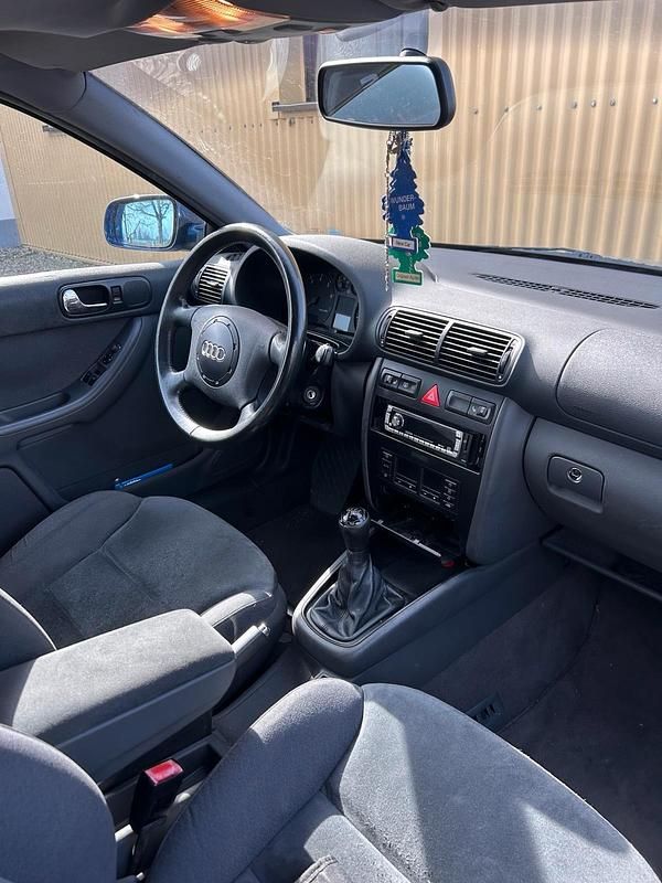 Gebraucht Audi A3 101 PS (74 kW) 2000 Blau Kleinwagen