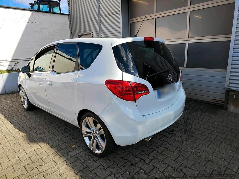 Second-hand Opel Meriva 120 CP (88 kW) 2011 Alb Monovolum