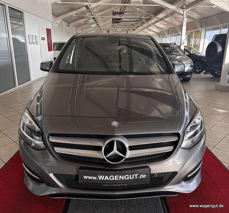 Gebraucht Mercedes B180 122 PS (89 kW) 2015 Grau Van / Kleinbus