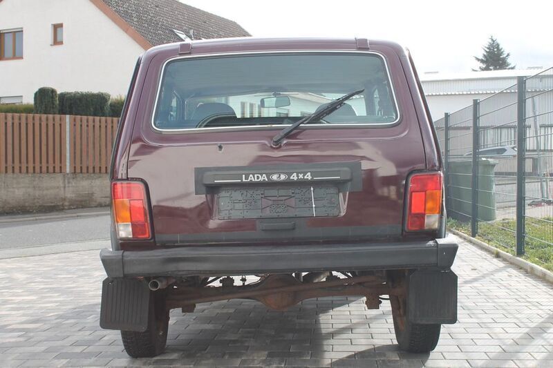 Second-hand Lada niva 83 CP (61 kW) 2010 Roșu SUV