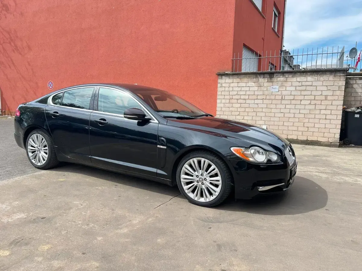 Używany Jaguar XF 241 KM (177 kW) 2011 Czarny Sedan/Limuzyna