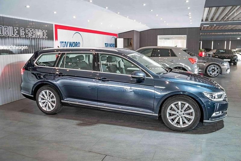 Gebraucht VW Passat Highline 239 PS (175 kW) 2017 Blau Kombi
