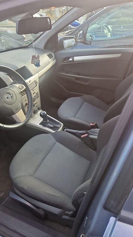 Gebraucht Opel Astra 116 PS (85 kW) 2007 Silber Limousine