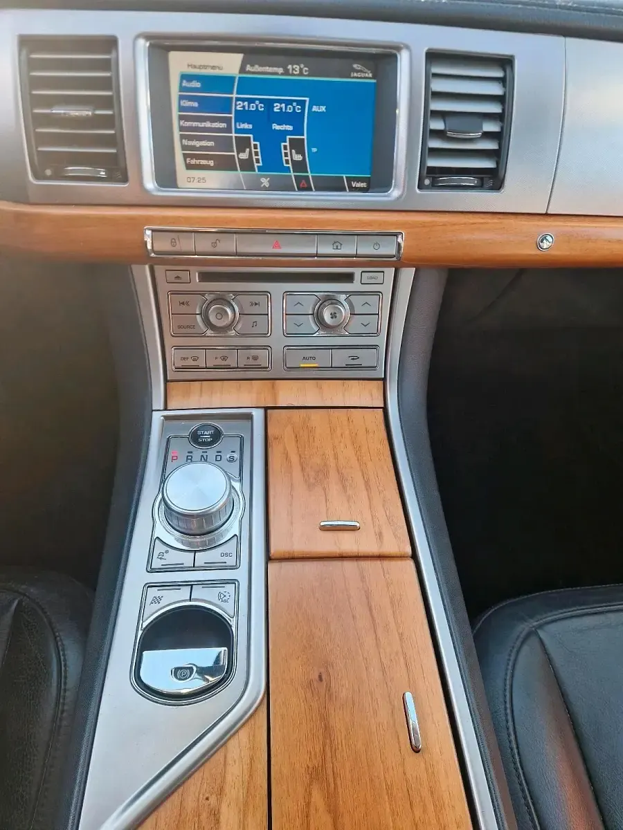 Usata Jaguar XF 211 CV (155 kW) 2011 Nero Berlina