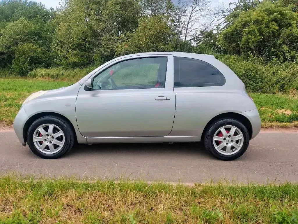Gebraucht Nissan Micra 65 PS (47 kW) 2005 Silber Kleinwagen