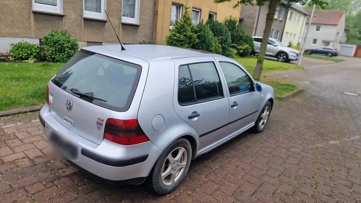 Gebraucht VW Golf IV Edition 101 PS (74 kW) 2001 Silber Limousine