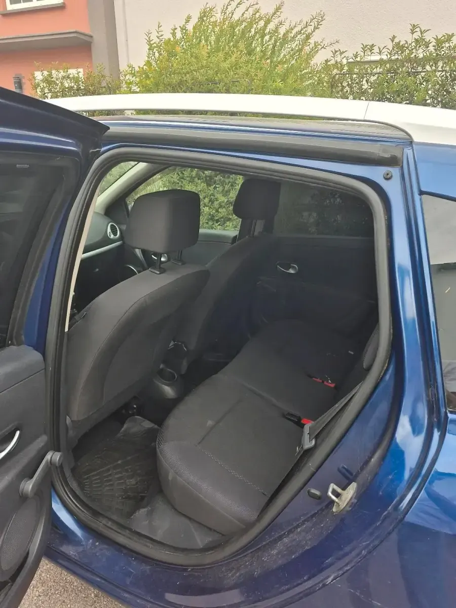Gebraucht Renault Clio III 86 PS (63 kW) 2008 Blau Limousine
