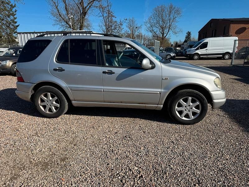 Gebraucht Mercedes ML430 272 PS (200 kW) 2000 Grau SUV