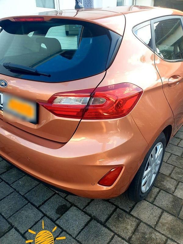 Beige Gebraucht 2018 Ford Fiesta Titanium Kleinwagen | 7.900 € (Guter Preis) - Bild 1/4