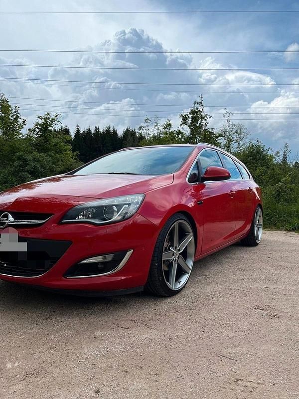 Gebraucht Opel Astra Exklusiv 140 PS (102 kW) 2015 Rot Kombi