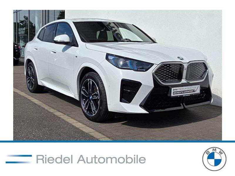 Alpinweiß Gebraucht 2024 BMW iX2 M Sport SUV | 48.880 € (Guter Preis) - Bild 1/3
