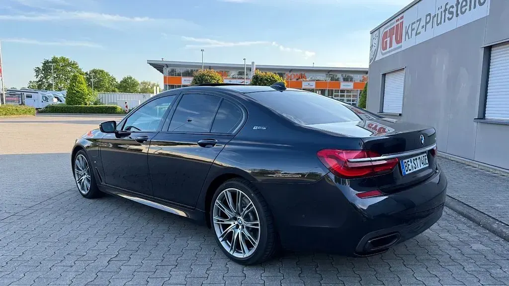 Gebraucht BMW 740 iPerformance 326 PS (239 kW) 2016 Schwarz Limousine