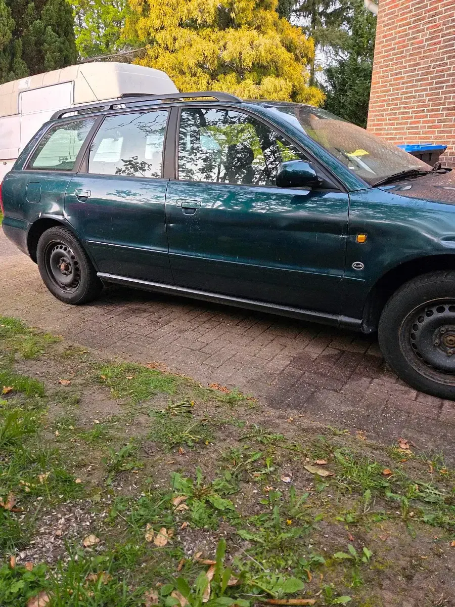 Second-hand Audi A4 110 CP (80 kW) 1994 Verde Berlinǎ