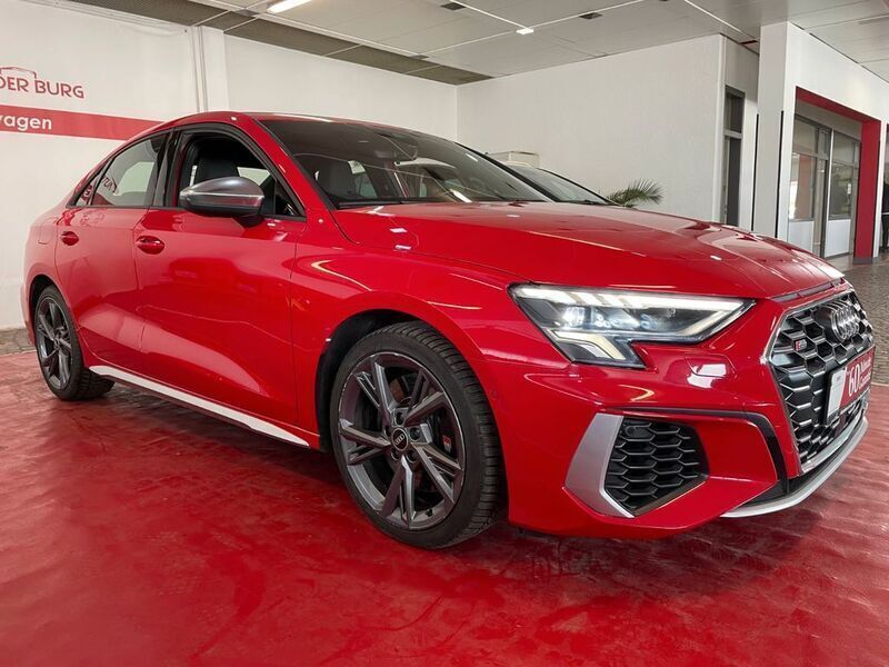Tangorot metallic Gebraucht 2021 Audi S3 Sport Limousine | 34.799 € (Fairer Preis) - Bild 1/4
