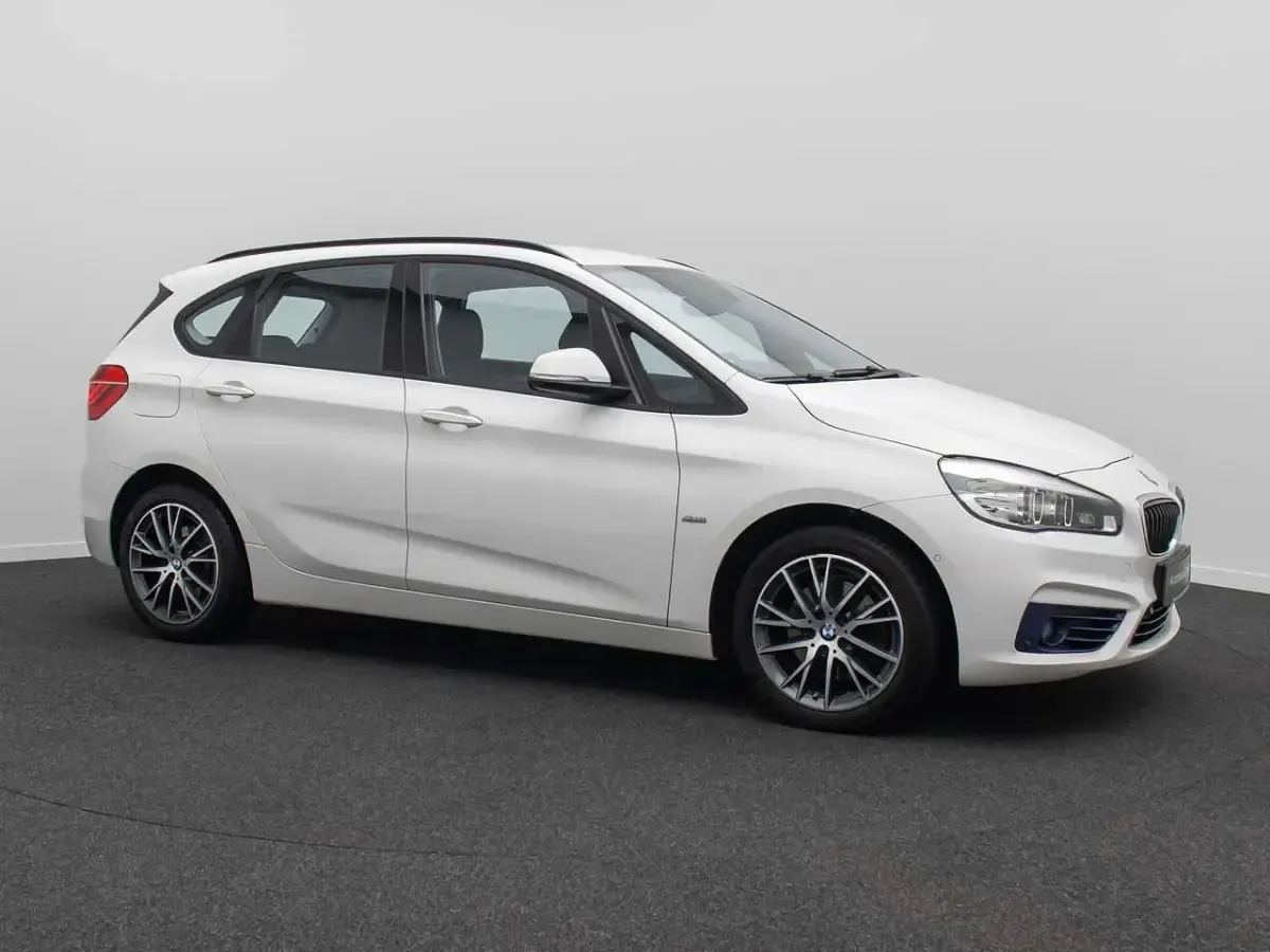 Gebraucht BMW 218 Sport Line 136 PS (100 kW) 2015 Alpinweiã uni300 Van / Kleinbus