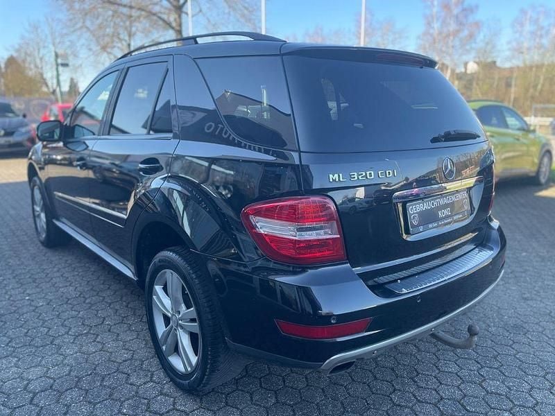 Gebraucht Mercedes ML320 224 PS (164 kW) 2008 Schwarz SUV