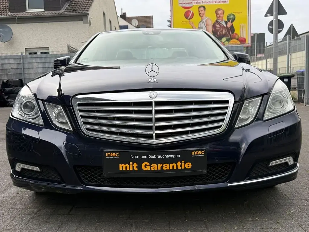 Gebraucht Mercedes E300 204 PS (150 kW) 2010 Blau Limousine