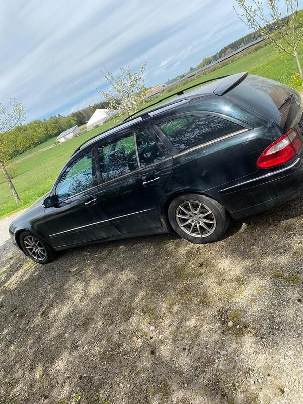 Gebraucht Mercedes E270 177 PS (130 kW) 2003 Schwarz Kombi