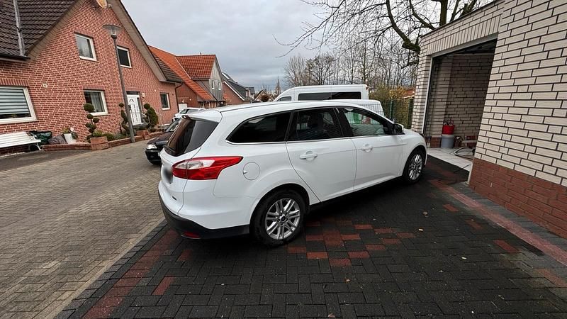 Gebraucht Ford Focus Titanium 116 PS (85 kW) 2013 Weiß Kombi