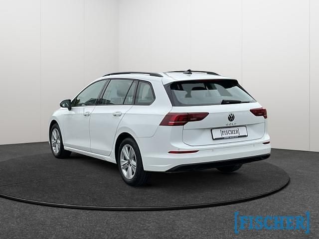 Gebraucht VW Golf VIII Life 150 PS (110 kW) 2024 Weiss Kombi