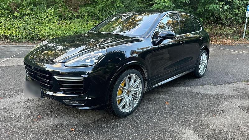 Schwarz Gebraucht 2016 Porsche Cayenne Turbo S SUV | 36.999 € (Fairer Preis) - Bild 1/4
