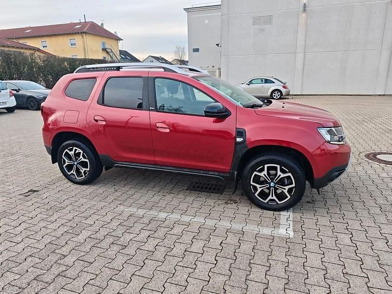 Rot Gebraucht 2021 Dacia Duster Celebration SUV | 13.890 € (Fairer Preis) - Bild 1/4