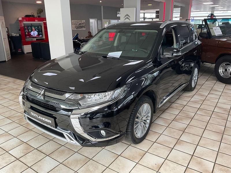 Gebraucht Mitsubishi Outlander P-HEV Basis 135 PS (99 kW) 2020 Schwarz SUV