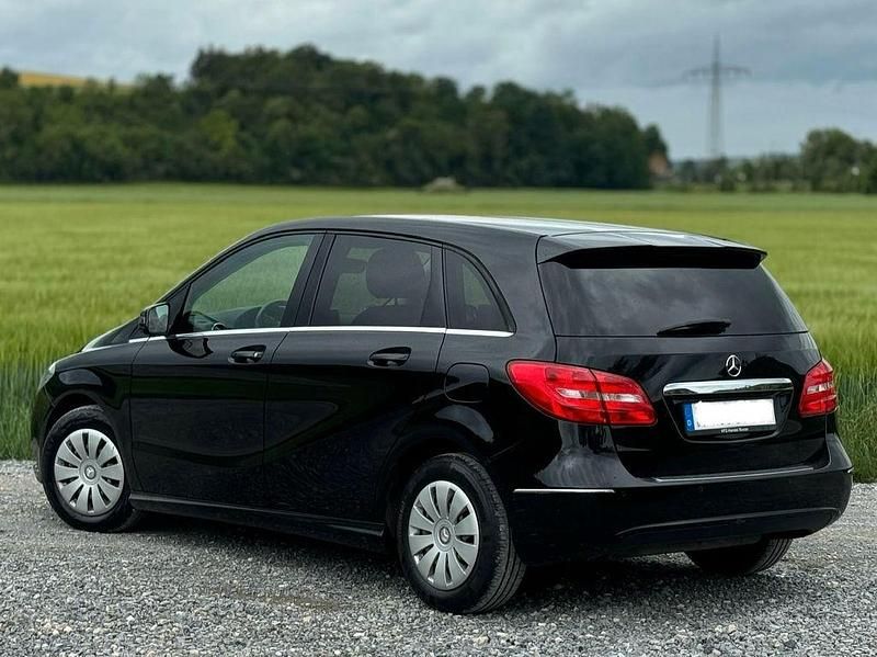 Gebraucht Mercedes B180 122 PS (89 kW) 2012 Schwarz Van / Kleinbus