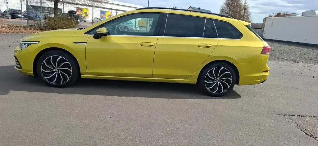 Gebraucht VW Golf VIII Style 150 PS (110 kW) 2022 Gelb Kombi