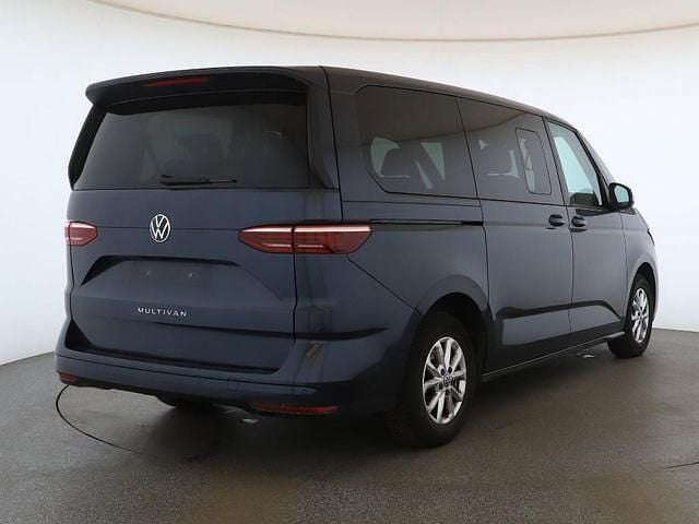 Second-hand VW Multivan Basis 150 CP (110 kW) 2023 Albastru Monovolum