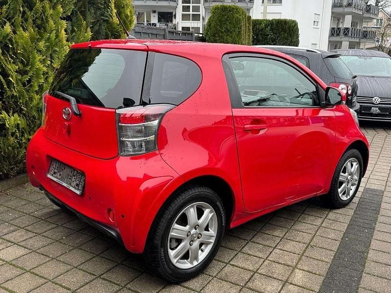 Gebraucht Toyota iQ Basis 68 PS (50 kW) 2011 Super red 5 Kleinwagen