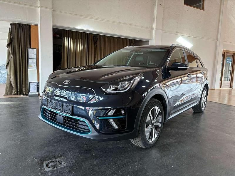 Gravity blau metallic Gebraucht 2021 Kia e-Niro Spirit SUV | 23.990 € (Fairer Preis) - Bild 1/4
