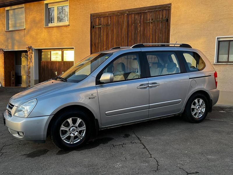 Silber Gebraucht 2006 Kia Carnival Van / Kleinbus | 2.490 € (Guter Preis) - Bild 1/4
