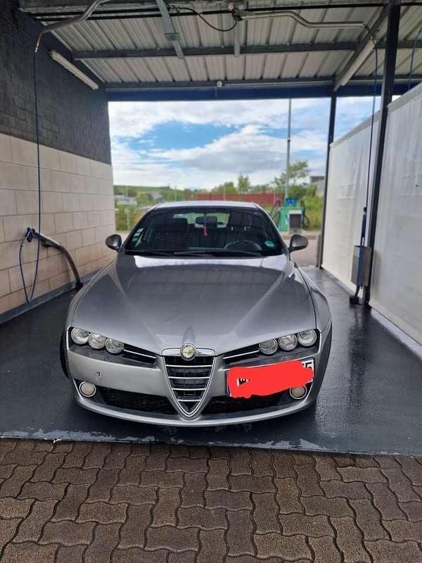 Grau Gebraucht 2010 Alfa Romeo 159 Limousine | 1.499 € - Bild 1/4
