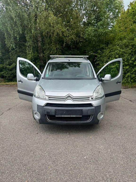 Silber Gebraucht 2015 Citroën Berlingo Attraction Van / Kleinbus | 3.500 € (Guter Preis) - Bild 1/4