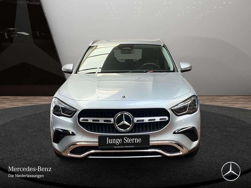 Gebraucht Mercedes GLA180 Progressive 136 PS (100 kW) 2024 Silber SUV