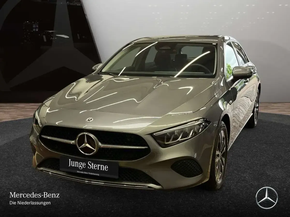 Gebraucht Mercedes A250 Progressive 163 PS (119 kW) 2025 Grau Limousine