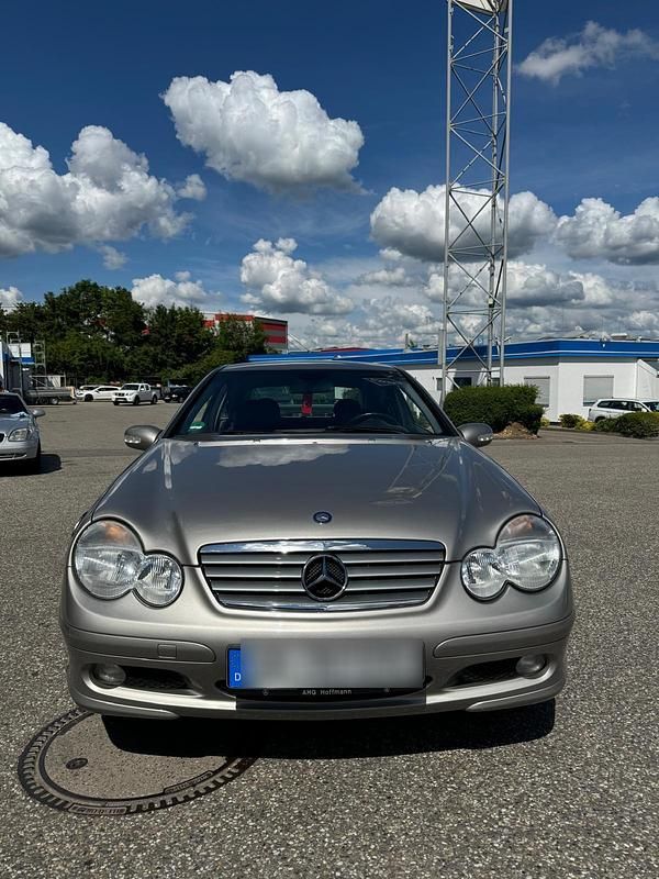 Silber Gebraucht 2003 Mercedes 200 Coupé | 1.999 € - Bild 1/4