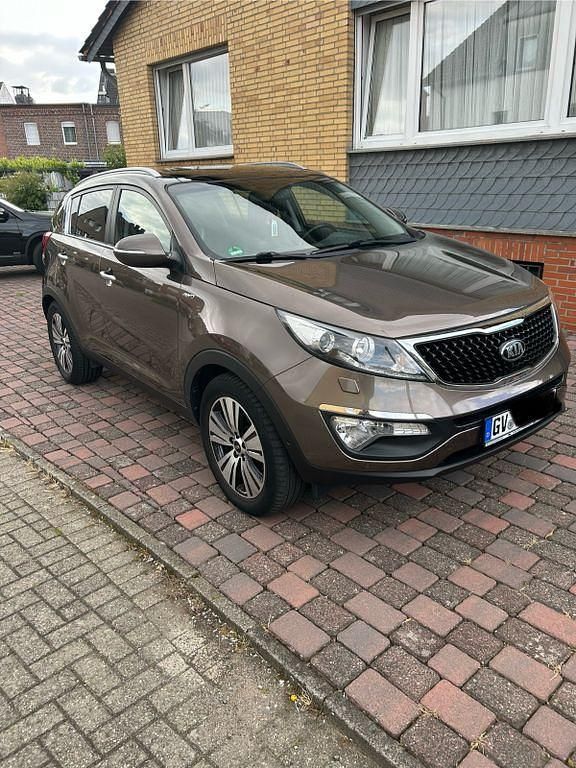Braun Gebraucht 2016 Kia Sportage Spirit SUV | 11.700 € (Superpreis) - Bild 1/4