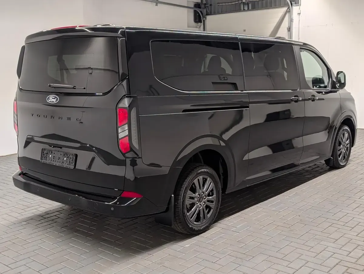 Gebraucht Ford Tourneo Custom Titanium 2025 Obsidianschwarzmet. Van
