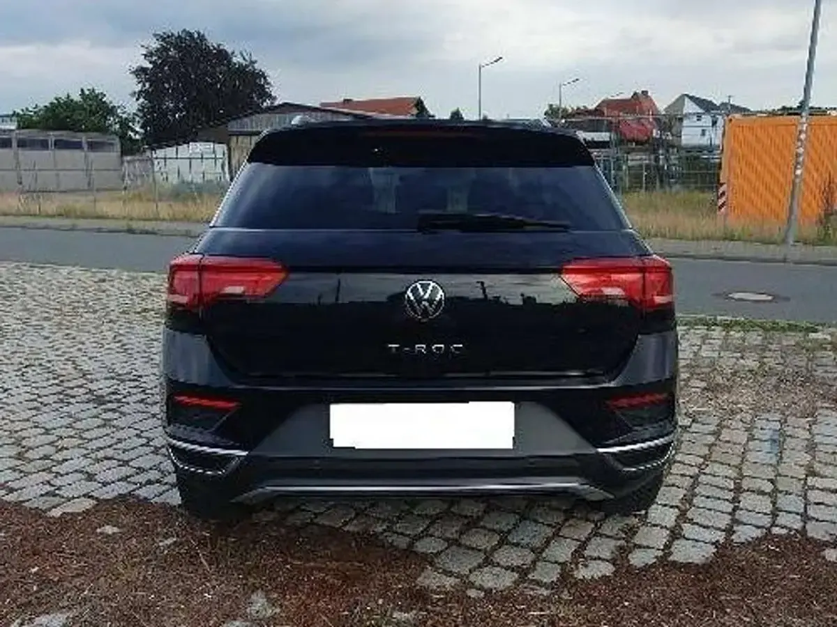 Gebraucht VW T-Roc Active 110 PS (80 kW) 2021 Deep black perleffekt SUV