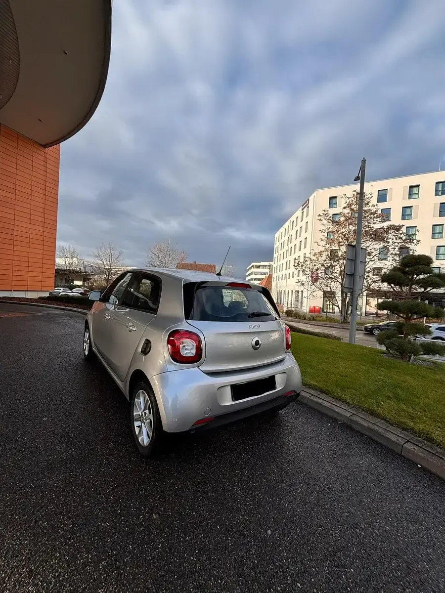 Gebraucht Smart ForFour Passion 90 PS (66 kW) 2019 Silber Kleinwagen