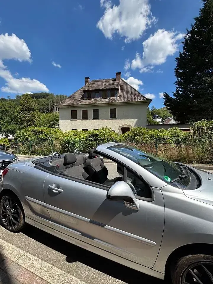 Gebraucht Peugeot 207 CC Filou 120 PS (88 kW) 2010 Silber Cabrio