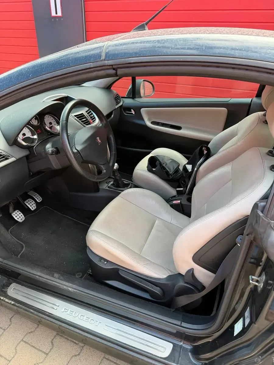 Gebraucht Peugeot 207 CC 120 PS (88 kW) 2011 Schwarz Cabrio