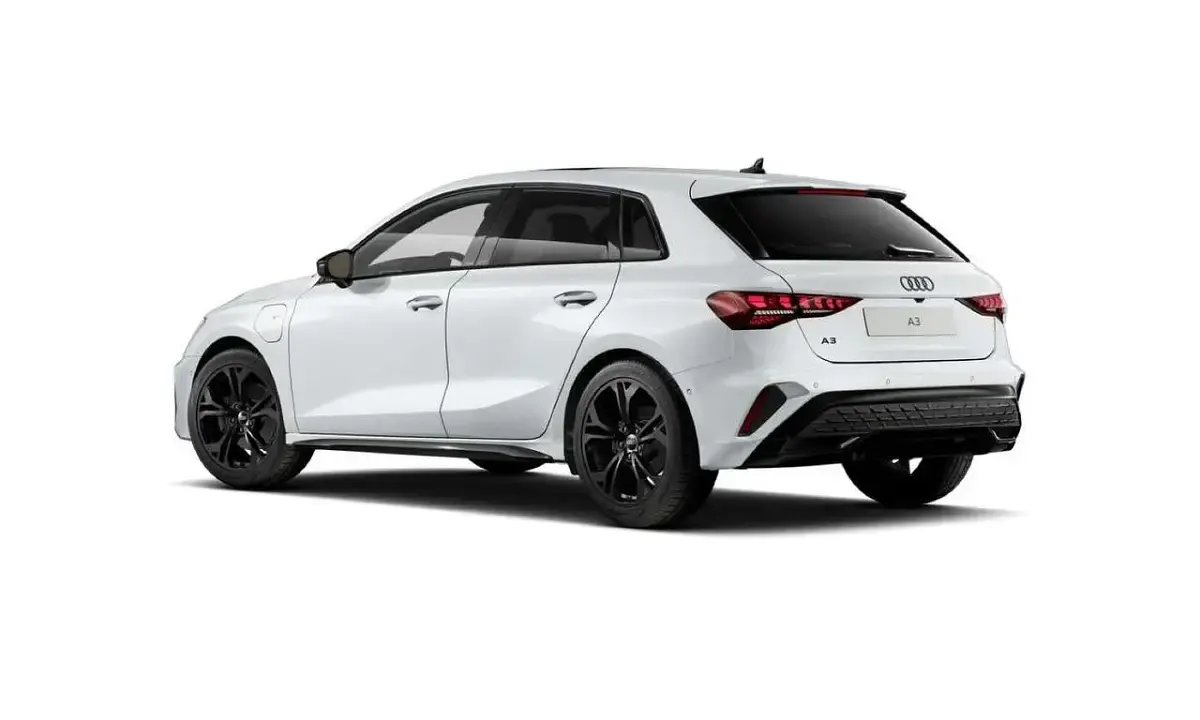 Gebraucht Audi A3 S-Line 204 PS (150 kW) 2025 Gletscherweiß metallic Limousine