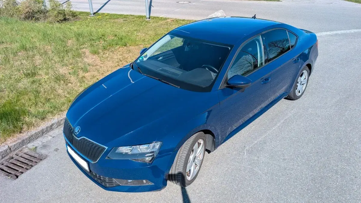 Gebraucht Skoda Superb Active 190 PS (139 kW) 2016 Blau Limousine