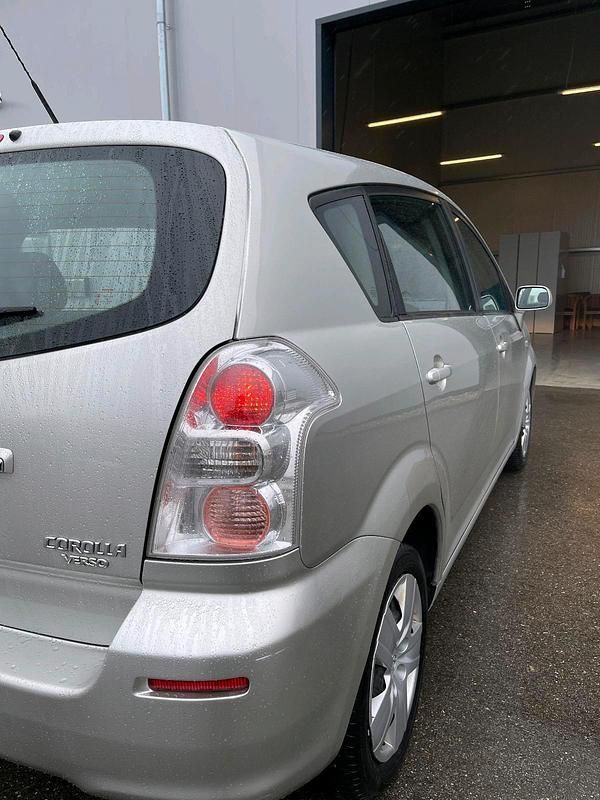 Gebraucht Toyota Corolla Verso 129 PS (94 kW) 2008 Grau Van / Kleinbus