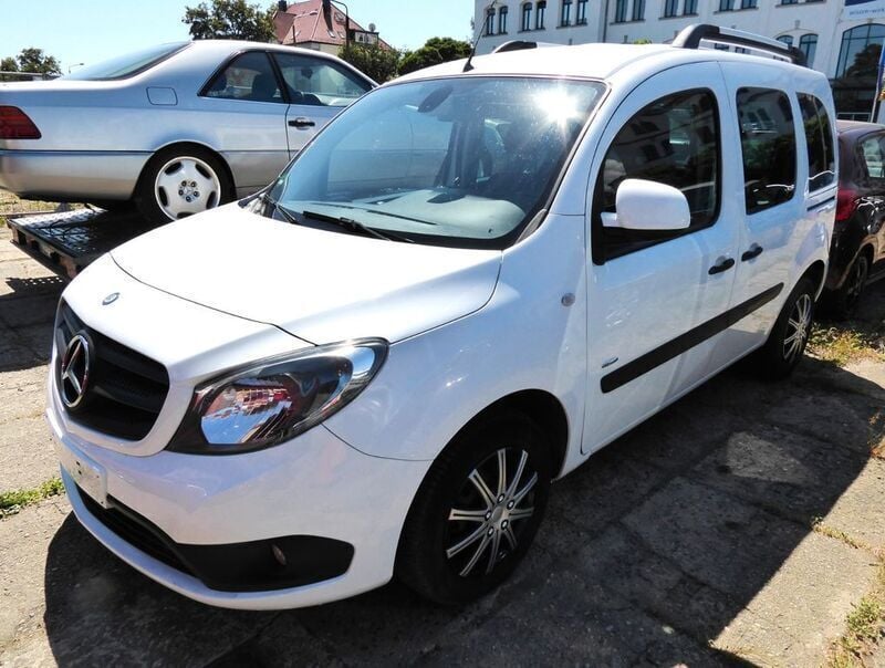 Weiß Gebraucht 2014 Mercedes Citan 109 Kombi | 6.990 € (Etwas zu teuer) - Bild 1/4