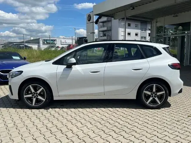 Gebraucht BMW 220 Active Tourer 170 PS (125 kW) 2025 Weiss Van / Kleinbus