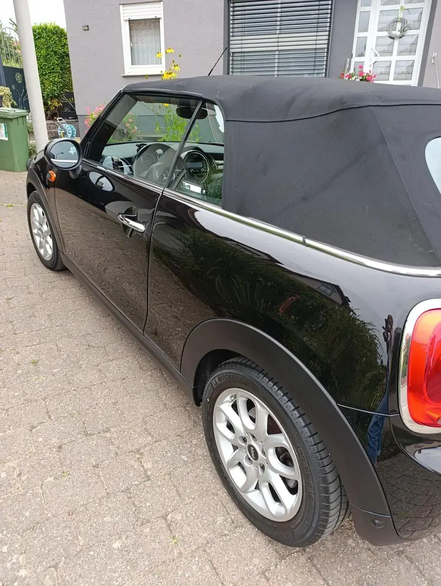 Gebraucht Mini Cooper D Cabriolet 116 PS (85 kW) 2017 Schwarz Cabrio